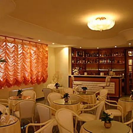 卢克索酒店 酒店 3*